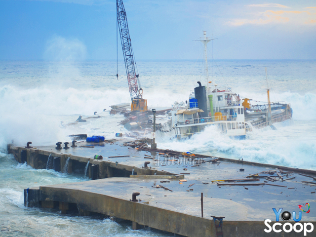 Cargo vessel gets stranded due to strong waves (Photo courtesy of Jhon Mark Cobico)
