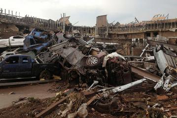Giant tornado destroys Oklahoma town, at least 37 dead