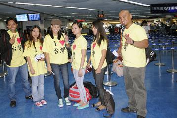 Taiwan-bound OFWs in I Love Taiwan shirts