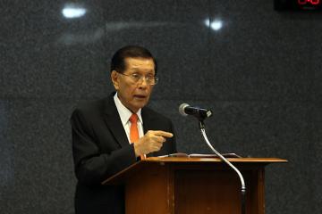 Enrile resigns as Senate president