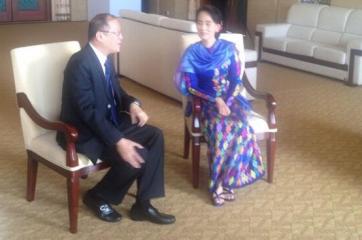 PNoy meets Aung San Suu Kyi in Myanmar