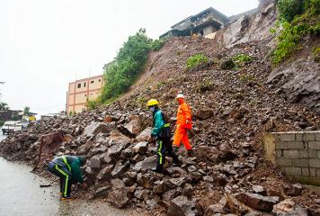 Labuyo causes landslides, flood in Baguio