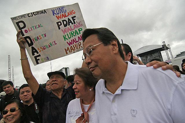 Ousted Chief Justice Renato Corona joined the “Million People March” at the Luneta Park for the abolition PDAF and to protest the corrupt lawmakers who ousted him.