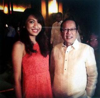Napoles daughters photo op with PNoy