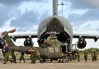 Canadian forces arrive in Iloilo to deliver aid to Yolanda victims