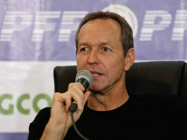 Azkals coach Thomas Dooley broke his silence over the resignation of Stephan Schrock and Dennis Cagara from the national football team in a news conference ... - 2014_02_07_14_25_45