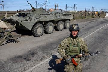 Ukraine forces amassed near Crimea