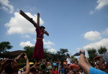 Pampanga penitent nailed on cross on Good Friday