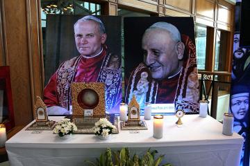 Relics of Blessed John Paul II and John XXIII at GMA Network