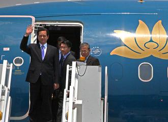 Viet leader arrives in PHL to meet PNoy, attend WEF