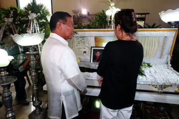 VP Binay visits wake of hazing victim