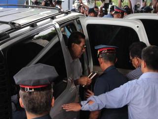 Enrile surrenders following Sandigans arrest order