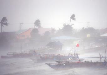 Glenda lashes at coastal villages in Cavite