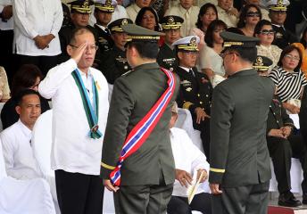 PNoy presides over AFP change of command 
