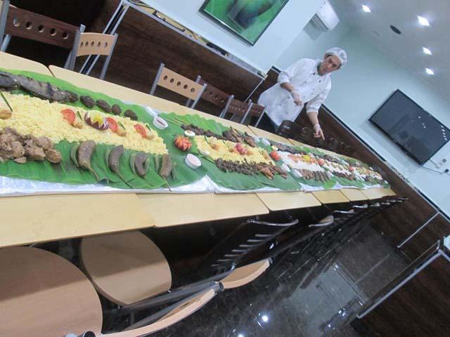 Pinoy Owned Resto In Uae Lets Customers Experience Boodle Fight