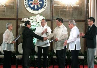 PNoy submits draft Bangsamoro law to Congress leaders