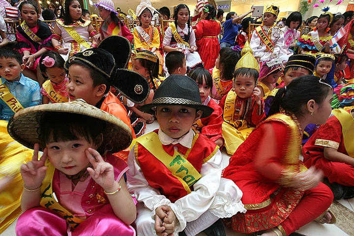 Kids observe UN Day in whirl of international colors GMA News Online