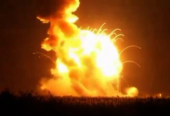 US rocket explodes seconds after liftoff