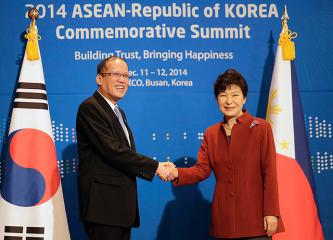 SoKor leader welcomes PNoy in Busan