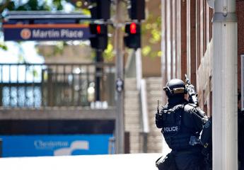 Hostages held in Sydney cafe, Islamic flag seen in window 