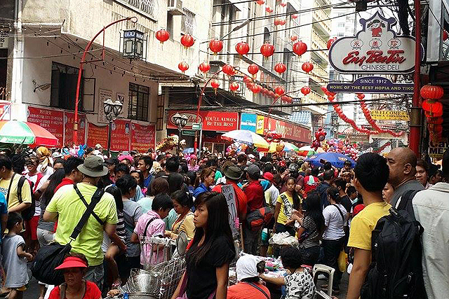 pinoys flock to binondo for chinese new year photos pinoys flock to binondo for chinese new year photos