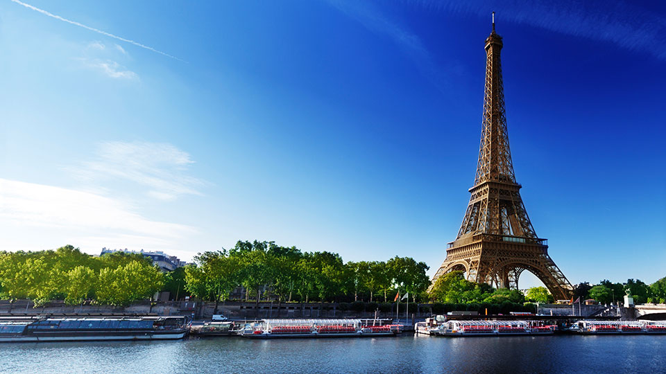 Towering monoliths in ballet at Paris Fashion Week - GMA News