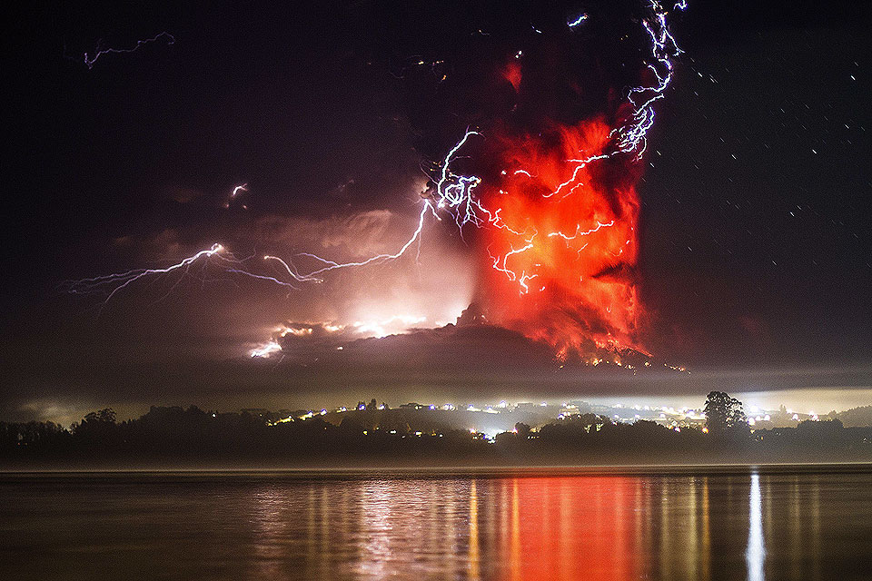 Calbuco eruption continues to emit pyroclastic materials - GMA News