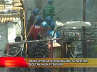 Tension grips demolition in Taguig