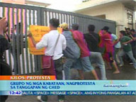 <b>QTV:</b> Militant students picket CHED office in QC
