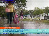 <b> QTV: </b> People start going to Manila South Cemetery