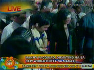 Manny Pacquiao mobbed upon arrival in hotel