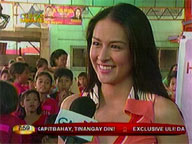 Marian Rivera plays Santa to poor kids