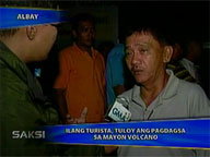 <b>Saksi: </b>Tourist hordes continue to ogle Mayon volcano