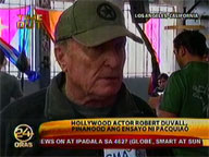 Actor Robert Duvall watches Manny Pacquiao practice
