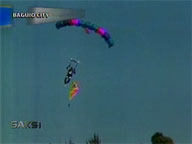 <b>Saksi: </b>Skydiving exhibition marks start of Panagbenga Festival in Baguio