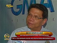 Mike Enriquez renews contract with GMA Network