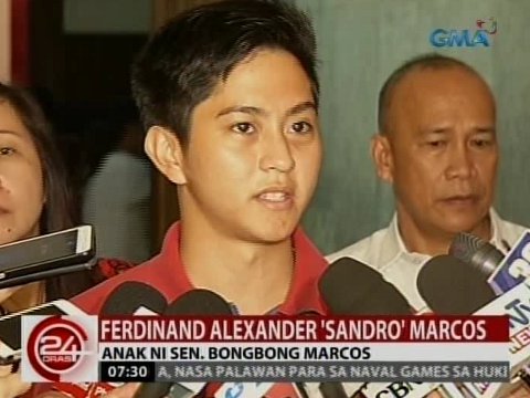 Sandro Marcos, humalili sa kanyang amang si Sen. Marcos sa pagtatalumpati sa PUP - 24Oras_062215_16