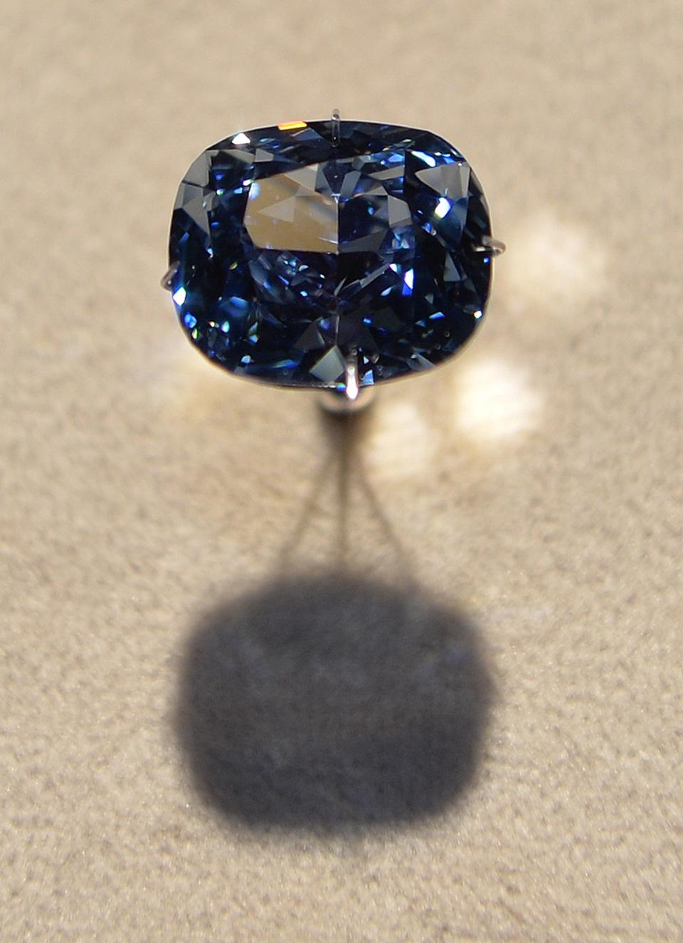 ‘once In A Blue Moon Diamond Could Fetch Up To 55m Sothebys Gma News Online 