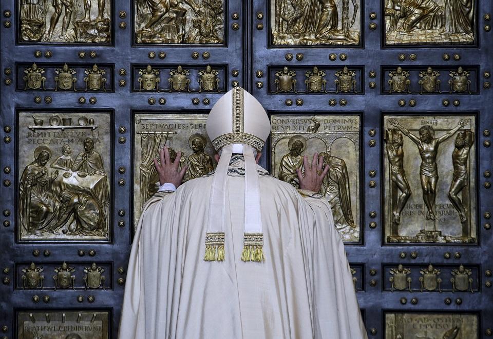 Pope Francis opens the Holy Door to mark opening of the Catholic Holy Year, or Jubilee, in St. Peter's basilica, at the Vatican. REUTERS/Max Rossi