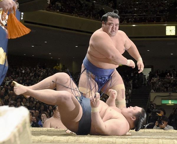 Japanese sumo wrestler Ozeki Kotoshogiku throws Goeido to win the New Year Grand Sumo Tournament in Tokyo, becoming the first homegrown wrestler to claim an Emperor's Cup since retired ozeki Tochiazuma won this tournament in 2006. REUTERS