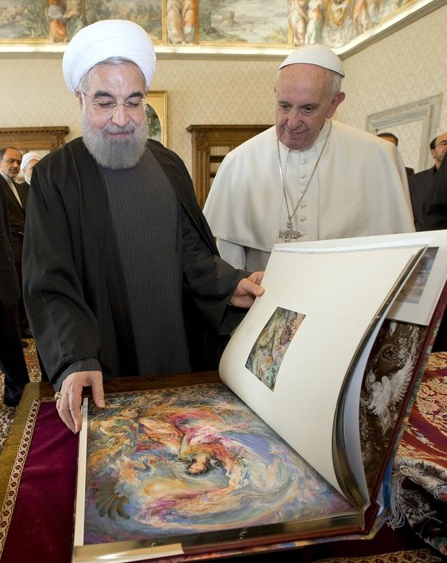 Iran President Rouhani exchanges gifts with Pope Francis at the Vatican. REUTERS