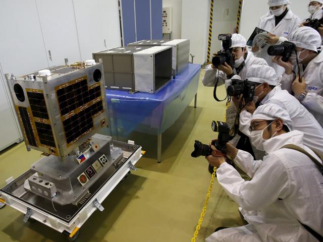 Photographers take pictures of DIWATA-1, Philippines' first micro satellite for multi spectral high precision earth observation. Photo: REUTERS