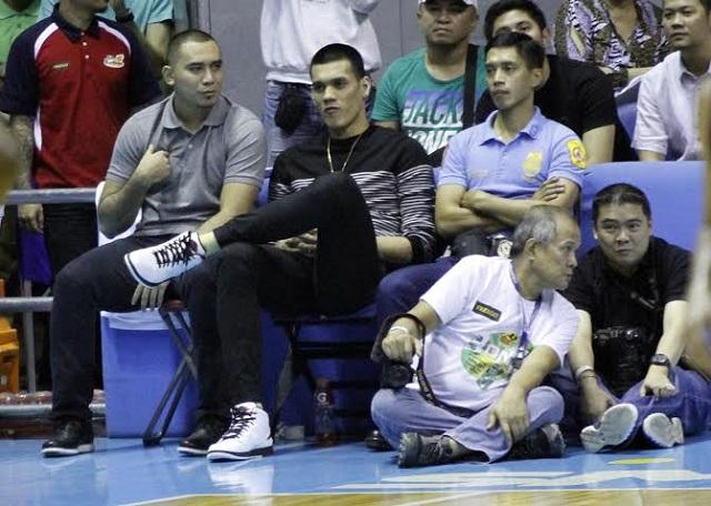 Paul Lee (left) and Raymond Almazan watch helplessly as the Elasto Painters lost their do or die match with San Miguel. KC CHUA