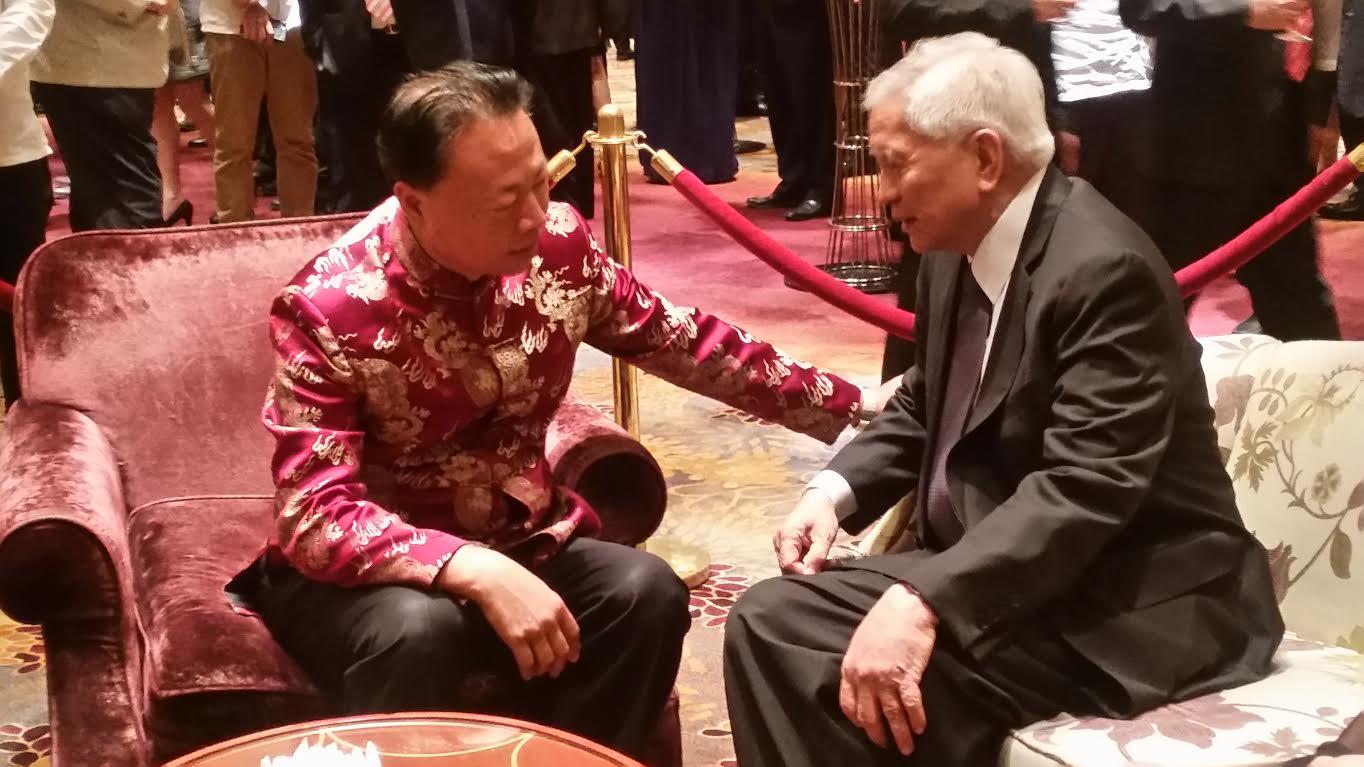 Chinese Ambassador Zhang Jianhua speaks to DFA Secretary Albert Del Rosario. Michaela Del Callar