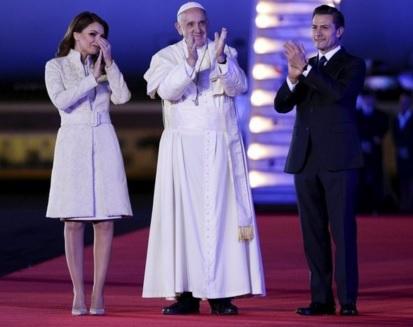 Pope Francis, Mexico's first lady Angelica Rivera and Mexico's President Enrique Pena Nieto applaud after his arrival in Mexico City. REUTERS