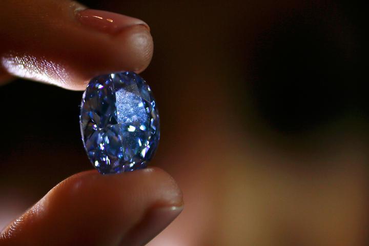 Largest Blue Diamond To Appear At Auction | GMA News Online