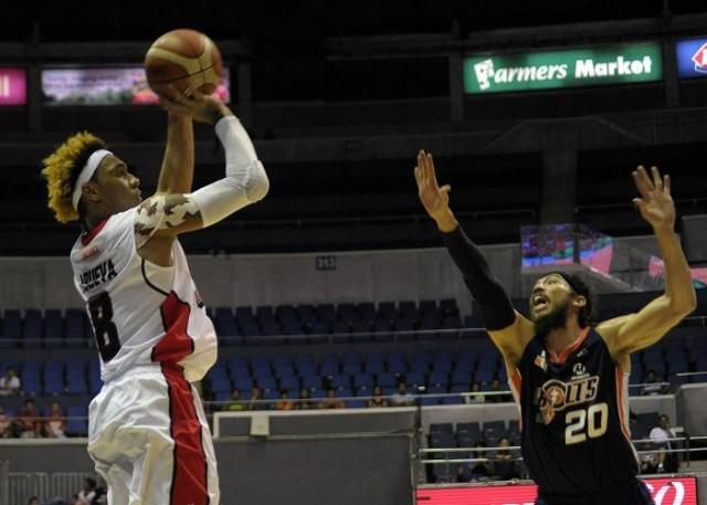 Calvin Abueva pulls up for a jumper. Photo by KC CRUZ, GMA News