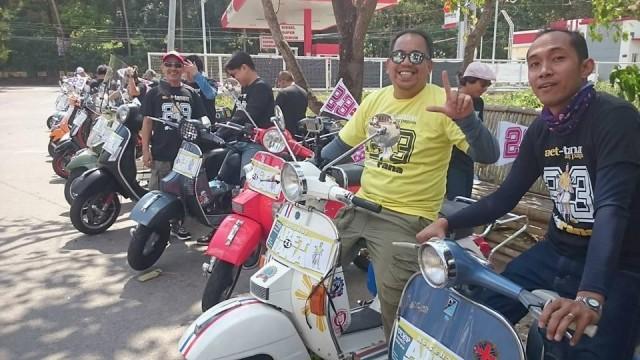 Members of the Vespa Club of the Philippines. Photo courtesy of Abet Rana