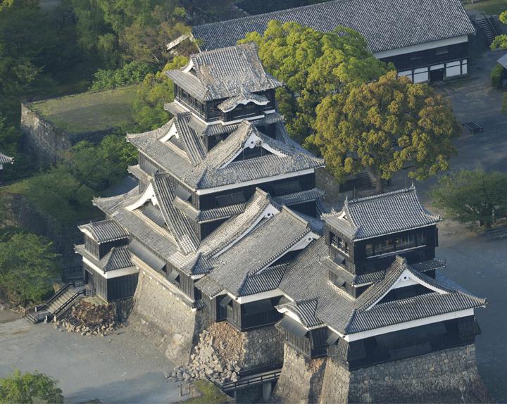 Damage to Kumamoto Castle caused by an earthquake is seen in Kumamoto, southern Japan, in this photo taken by Kyodo April 15, 2016. Photo: REUTERS/Kyodo