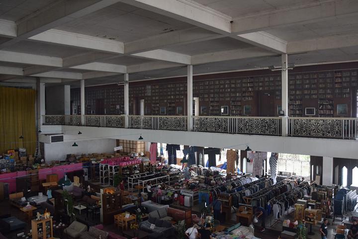 One wing of the Peopleâs Center and Library that also captures the bazaar on the ground floor. Photo: Elmer Recuerdo